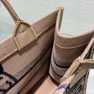 Christian Dior Book Tote Bag 36cm 1296 Union Jute Embroidery Canvas Fall/Winter 2022 Collection - Image 8