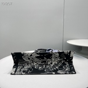 Christian Dior Book Tote Bag 36cm 93360 Toile de Jouy Zodiac Embroidery Canvas Fall/Winter 2022 Collection - Image 5
