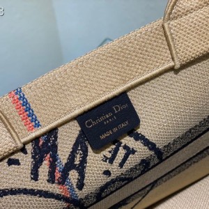 Christian Dior Book Tote Bag 36cm 93360 Union Jute Embroidery Canvas Fall/Winter 2022 Collection - Image 9