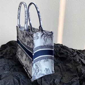 Christian Dior Book Tote Bag 36cm Jardin Botanique Embroidery Canvas Spring/Summer 2023 Collection - Image 3