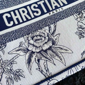 Christian Dior Book Tote Bag 36cm Jardin Botanique Embroidery Canvas Spring/Summer 2023 Collection - Image 4