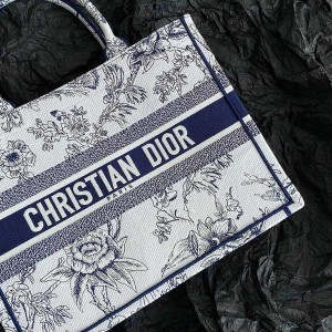 Christian Dior Book Tote Bag 36cm Jardin Botanique Embroidery Canvas Spring/Summer 2023 Collection - Image 5