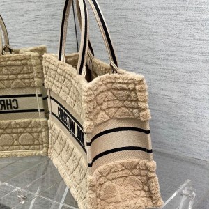 Christian Dior Book Tote Bag 36cm M1286 Cannage Shearling Fur Fall/Winter 2022 Collection - Image 3