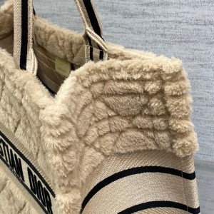 Christian Dior Book Tote Bag 36cm M1286 Cannage Shearling Fur Fall/Winter 2022 Collection - Image 4