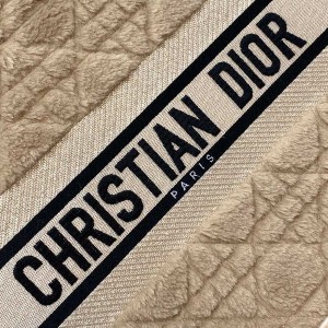 Christian Dior Book Tote Bag 36cm M1286 Cannage Shearling Fur Fall/Winter 2022 Collection - Image 6