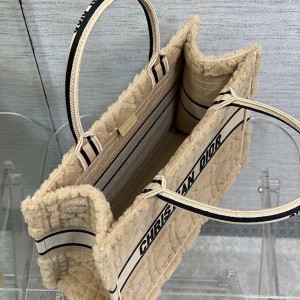Christian Dior Book Tote Bag 36cm M1286 Cannage Shearling Fur Fall/Winter 2022 Collection - Image 8