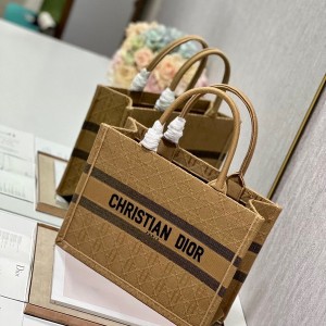 Christian Dior Book Tote Bag 36cm M1296 Cannage Raffia Embroidery Canvas Spring/Summer 2023 Collection - Image 5