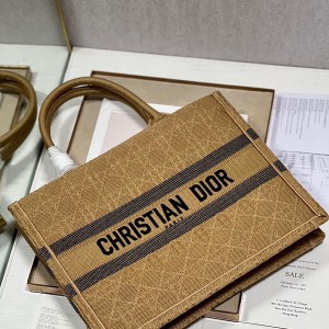 Christian Dior Book Tote Bag 36cm M1296 Cannage Raffia Embroidery Canvas Spring/Summer 2023 Collection - Image 7