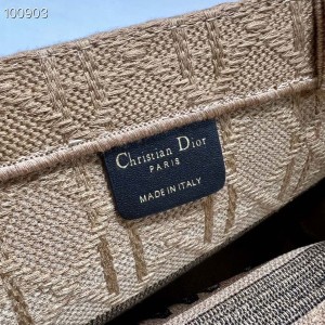 Christian Dior Book Tote Bag 36cm M1296 Cannage Raffia Embroidery Canvas Spring/Summer 2023 Collection - Image 9