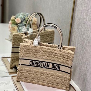 Christian Dior Book Tote Bag 36cm M1296 Cannage Shearling Fur Embroidery Canvas Fall/Winter 2022 Collection - Image 3