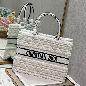 Christian Dior Book Tote Bag 36cm M1296 Cannage Shearling Fur Embroidery Canvas Fall/Winter 2022 Collection - Image 4