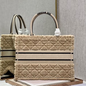 Christian Dior Book Tote Bag 36cm M1296 Cannage Shearling Fur Embroidery Canvas Fall/Winter 2022 Collection - Image 4
