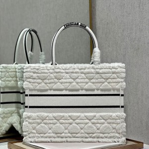 Christian Dior Book Tote Bag 36cm M1296 Cannage Shearling Fur Embroidery Canvas Fall/Winter 2022 Collection - Image 5