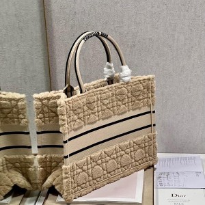 Christian Dior Book Tote Bag 36cm M1296 Cannage Shearling Fur Embroidery Canvas Fall/Winter 2022 Collection - Image 5