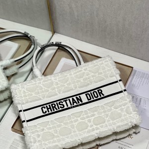 Christian Dior Book Tote Bag 36cm M1296 Cannage Shearling Fur Embroidery Canvas Fall/Winter 2022 Collection - Image 7
