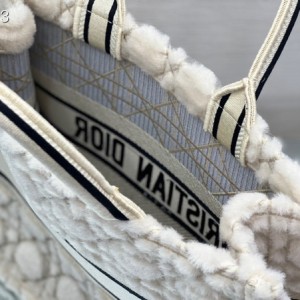 Christian Dior Book Tote Bag 36cm M1296 Cannage Shearling Fur Embroidery Canvas Fall/Winter 2022 Collection - Image 7