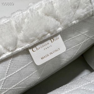 Christian Dior Book Tote Bag 36cm M1296 Cannage Shearling Fur Embroidery Canvas Fall/Winter 2022 Collection - Image 9