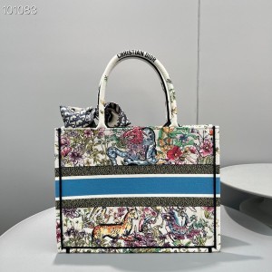 Christian Dior Book Tote Bag 36cm M1296 D-Constellation Zodiac Embroidery Canvas Fall/Winter 2022 Collection - Image 3
