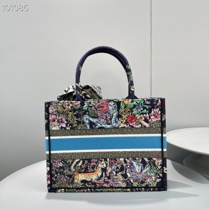 Christian Dior Book Tote Bag 36cm M1296 D-Constellation Zodiac Embroidery Canvas Fall/Winter 2022 Collection - Image 3
