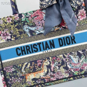 Christian Dior Book Tote Bag 36cm M1296 D-Constellation Zodiac Embroidery Canvas Fall/Winter 2022 Collection - Image 4