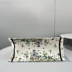 Christian Dior Book Tote Bag 36cm M1296 D-Constellation Zodiac Embroidery Canvas Fall/Winter 2022 Collection - Image 5