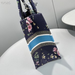 Christian Dior Book Tote Bag 36cm M1296 D-Constellation Zodiac Embroidery Canvas Fall/Winter 2022 Collection - Image 5