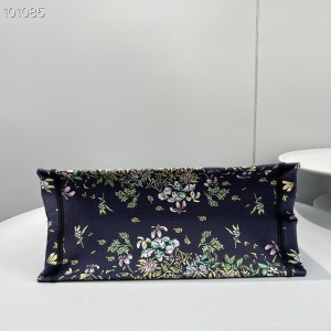 Christian Dior Book Tote Bag 36cm M1296 D-Constellation Zodiac Embroidery Canvas Fall/Winter 2022 Collection - Image 6