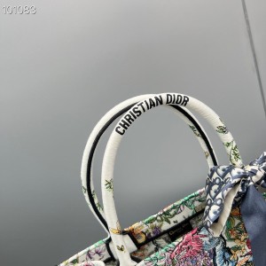 Christian Dior Book Tote Bag 36cm M1296 D-Constellation Zodiac Embroidery Canvas Fall/Winter 2022 Collection - Image 7