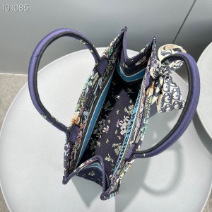 Christian Dior Book Tote Bag 36cm M1296 D-Constellation Zodiac Embroidery Canvas Fall/Winter 2022 Collection - Image 7