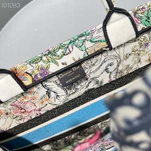 Christian Dior Book Tote Bag 36cm M1296 D-Constellation Zodiac Embroidery Canvas Fall/Winter 2022 Collection - Image 8