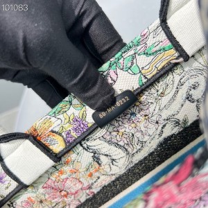 Christian Dior Book Tote Bag 36cm M1296 D-Constellation Zodiac Embroidery Canvas Fall/Winter 2022 Collection - Image 9