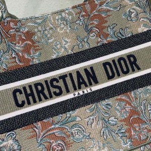 Christian Dior Book Tote Bag 36cm M1296 Dior Brocart Vert Métallisé Embroidery Canvas Fall/Winter 2022 Collection - Image 7
