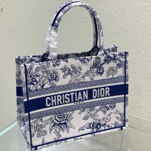 Christian Dior Book Tote Bag 36cm M1296 Dior Jardin Botanique Embroidery Canvas Fall/Winter 2022 Collection - Image 3