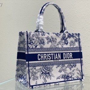 Christian Dior Book Tote Bag 36cm M1296 Dior Jardin Botanique Embroidery Canvas Fall/Winter 2022 Collection - Image 3