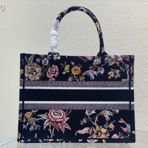Christian Dior Book Tote Bag 36cm M1296 Dior Jardin Botanique Embroidery Canvas Fall/Winter 2022 Collection - Image 4