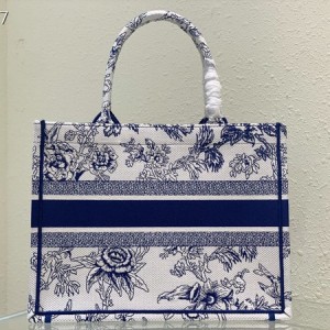 Christian Dior Book Tote Bag 36cm M1296 Dior Jardin Botanique Embroidery Canvas Fall/Winter 2022 Collection - Image 4