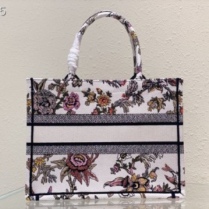 Christian Dior Book Tote Bag 36cm M1296 Dior Jardin Botanique Embroidery Canvas Fall/Winter 2022 Collection - Image 4