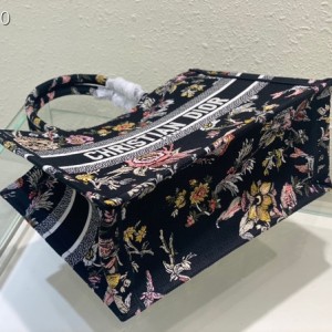 Christian Dior Book Tote Bag 36cm M1296 Dior Jardin Botanique Embroidery Canvas Fall/Winter 2022 Collection - Image 5