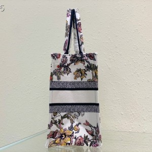 Christian Dior Book Tote Bag 36cm M1296 Dior Jardin Botanique Embroidery Canvas Fall/Winter 2022 Collection - Image 5