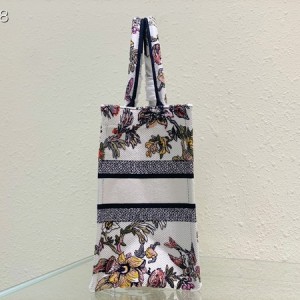 Christian Dior Book Tote Bag 36cm M1296 Dior Jardin Botanique Embroidery Canvas Fall/Winter 2022 Collection - Image 5