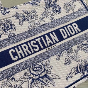 Christian Dior Book Tote Bag 36cm M1296 Dior Jardin Botanique Embroidery Canvas Fall/Winter 2022 Collection - Image 6