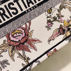 Christian Dior Book Tote Bag 36cm M1296 Dior Jardin Botanique Embroidery Canvas Fall/Winter 2022 Collection - Image 6