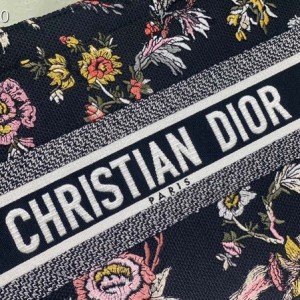 Christian Dior Book Tote Bag 36cm M1296 Dior Jardin Botanique Embroidery Canvas Fall/Winter 2022 Collection - Image 7
