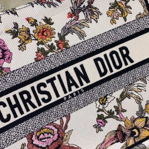 Christian Dior Book Tote Bag 36cm M1296 Dior Jardin Botanique Embroidery Canvas Fall/Winter 2022 Collection - Image 7