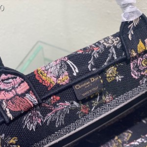 Christian Dior Book Tote Bag 36cm M1296 Dior Jardin Botanique Embroidery Canvas Fall/Winter 2022 Collection - Image 8