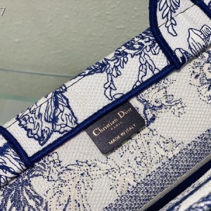 Christian Dior Book Tote Bag 36cm M1296 Dior Jardin Botanique Embroidery Canvas Fall/Winter 2022 Collection - Image 8