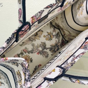 Christian Dior Book Tote Bag 36cm M1296 Dior Jardin Botanique Embroidery Canvas Fall/Winter 2022 Collection - Image 8