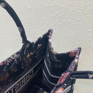 Christian Dior Book Tote Bag 36cm M1296 Dior Jardin Botanique Embroidery Canvas Fall/Winter 2022 Collection - Image 9
