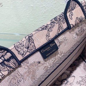 Christian Dior Book Tote Bag 36cm M1296 Dior Jardin Botanique Embroidery Canvas Fall/Winter 2022 Collection - Image 9