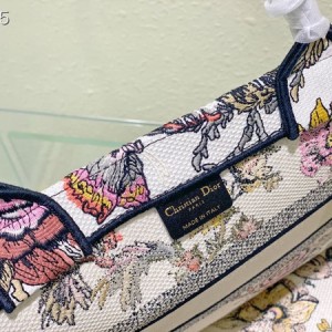 Christian Dior Book Tote Bag 36cm M1296 Dior Jardin Botanique Embroidery Canvas Fall/Winter 2022 Collection - Image 9
